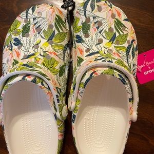 Vera Bradley Crocs Kadee Rain Forest Leaves Sandal New w/tags
